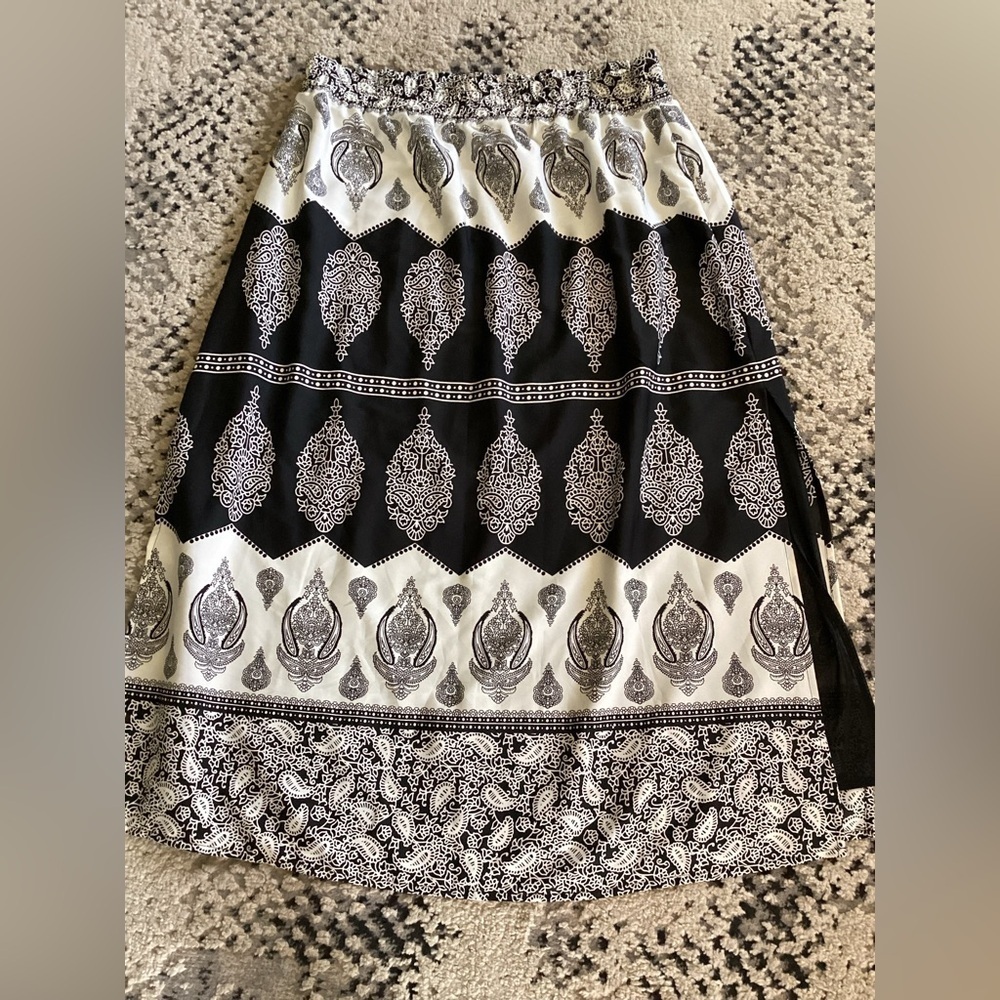 Soft Surroundings Black White Scroll Print Side Slit Maxi Skirt~EUC~L
L1